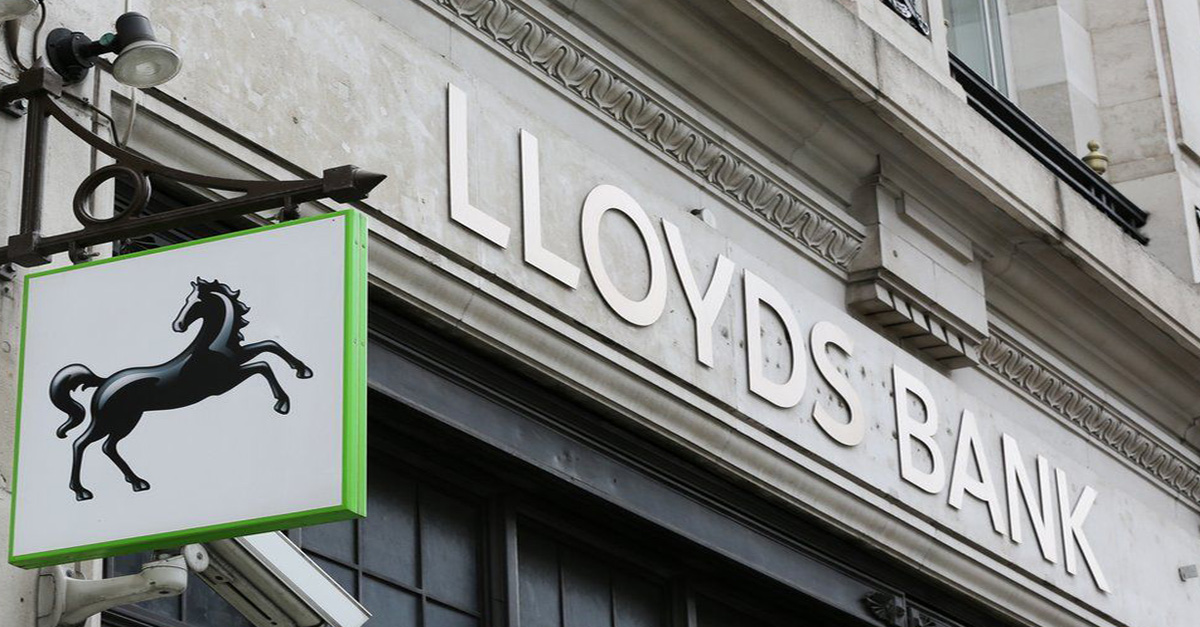 Lloyds Boosts Dividend Despite 14% Profit Drop